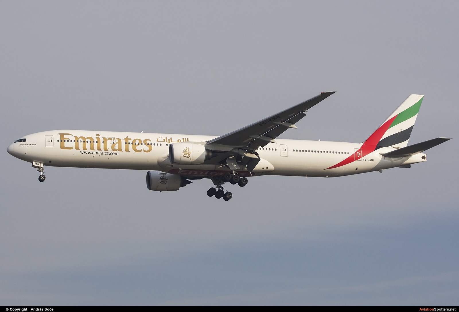 Emirates Airlines  -  777-300  (A6-EMO) By András Soós (sas1965)