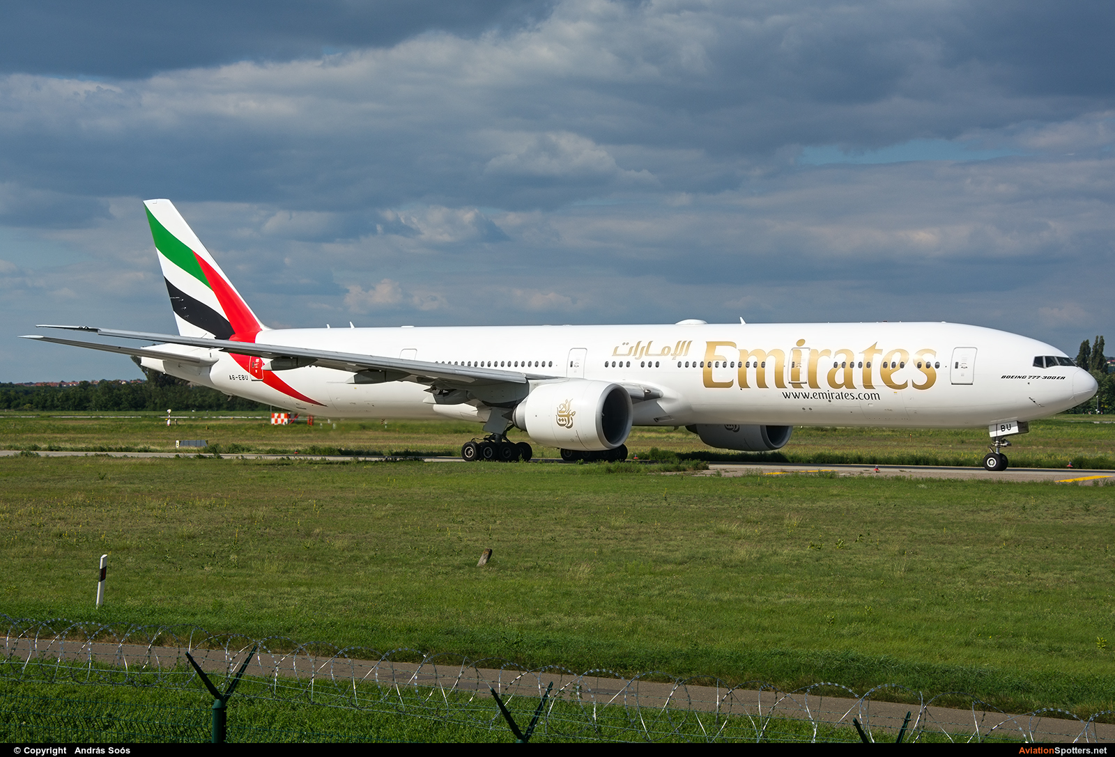 Emirates Airlines  -  777-300  (A6-EBU) By András Soós (sas1965)