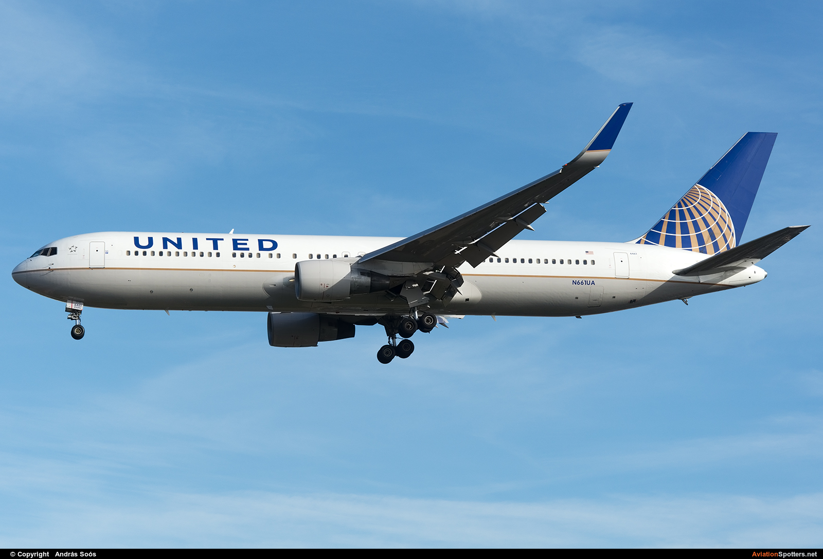 United Airlines  -  767-300ER  (N661UA) By András Soós (sas1965)