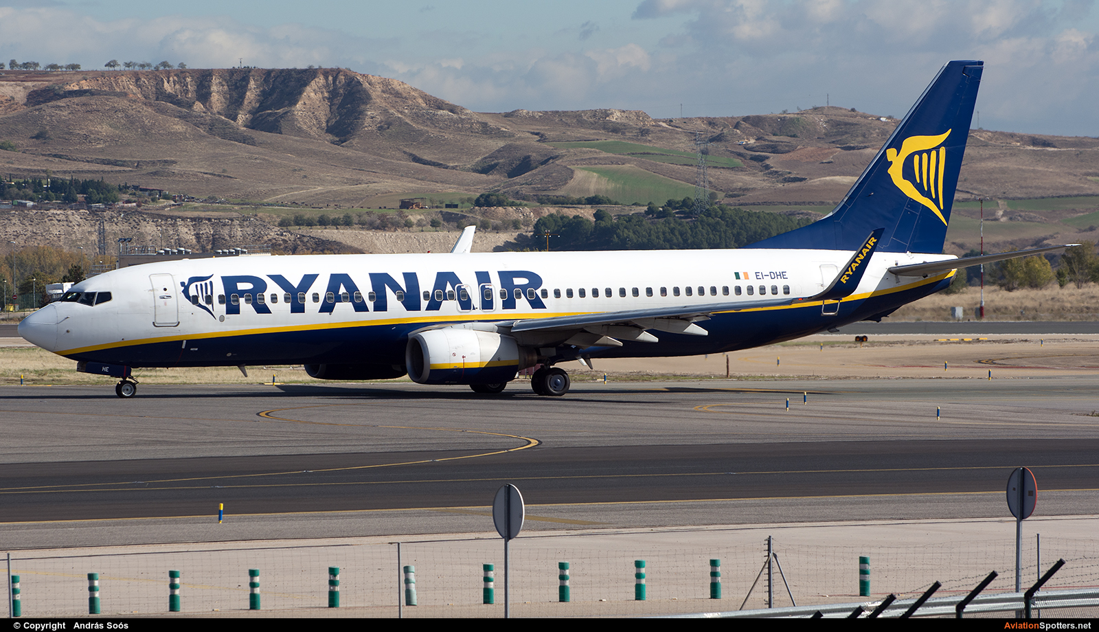 Ryanair  -  737-800  (EI-DHE) By András Soós (sas1965)