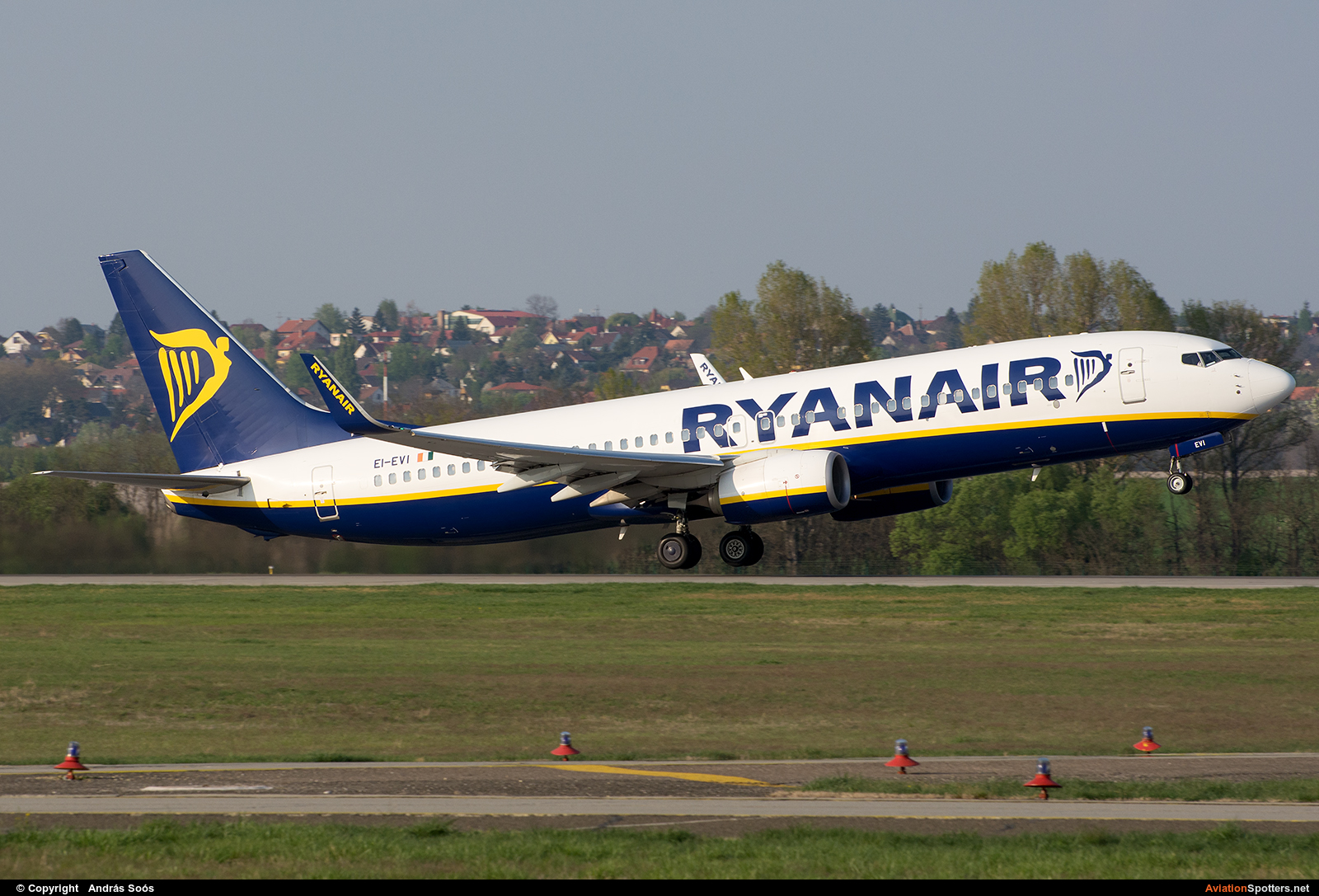 Ryanair  -  737-8AS  (EI-EVI) By András Soós (sas1965)