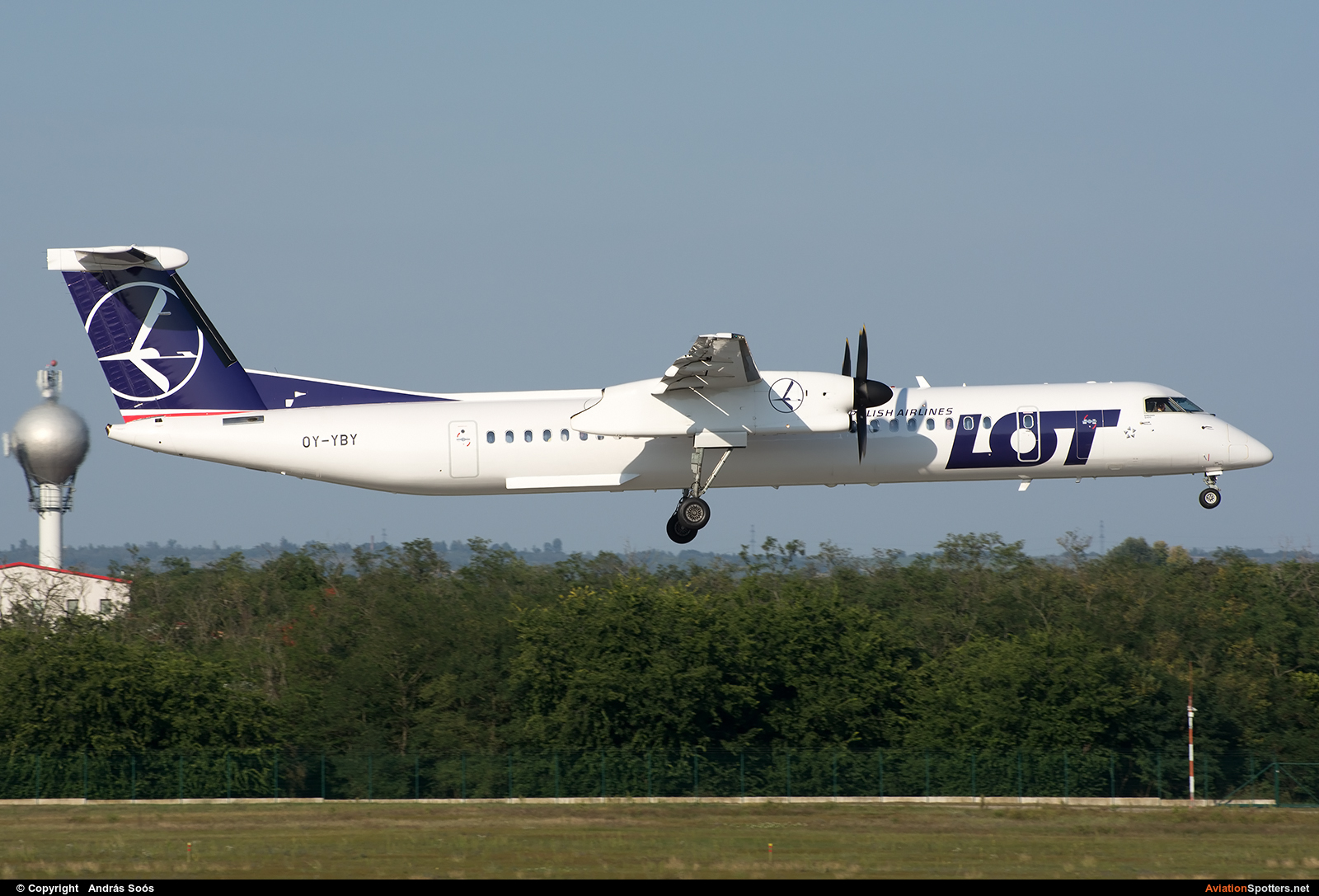 LOT - Polish Airlines  -  DHC-8-402Q Dash 8  (OY-YBY) By András Soós (sas1965)