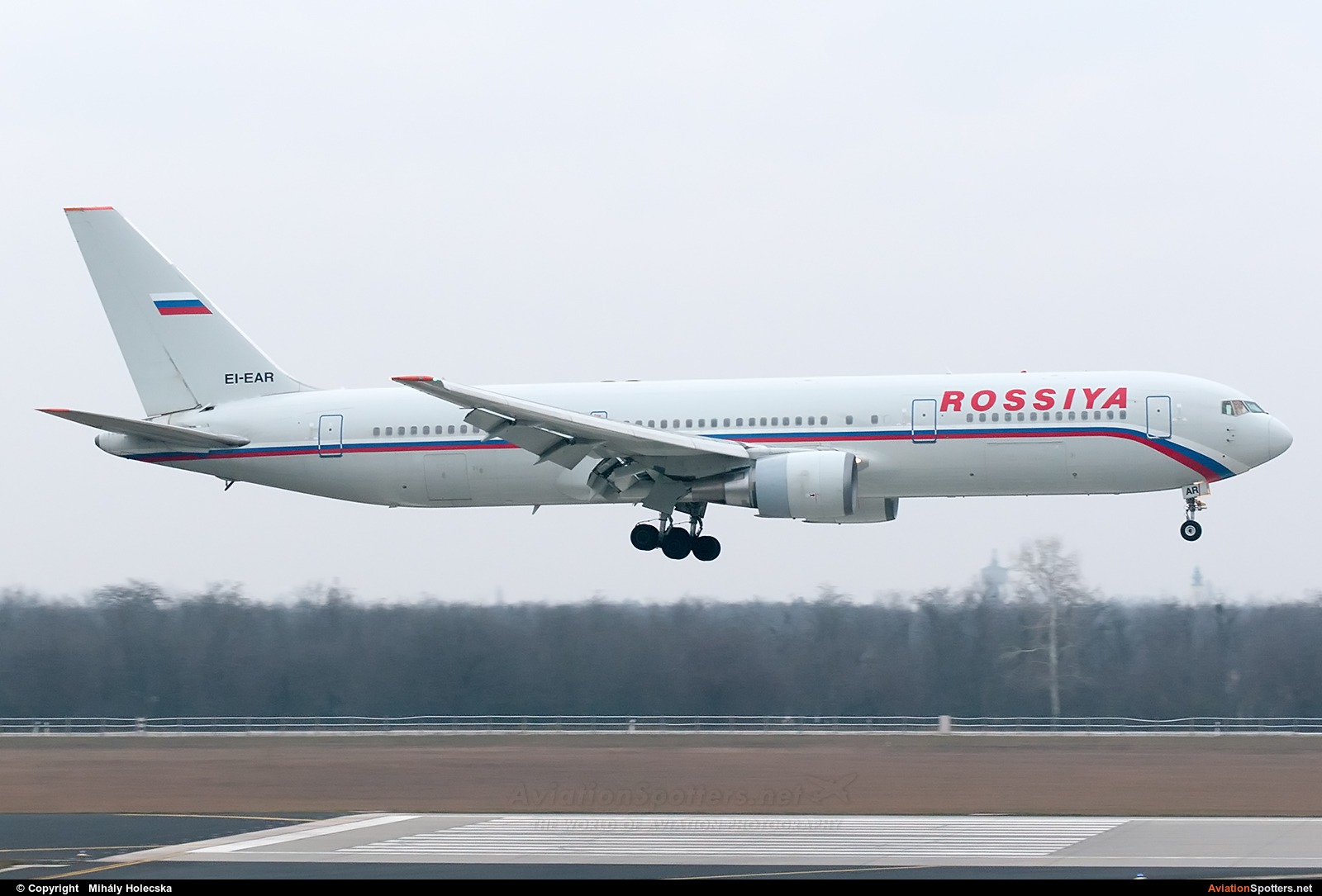 Rossiya Airlines  -  767-300ER  (EI-EAR) By Mihály Holecska (Misixx)
