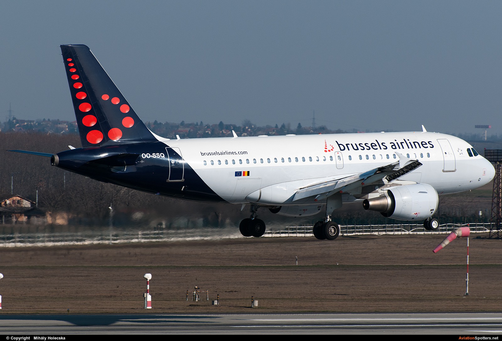 Brussels Airlines  -  A319  (OO-SSQ) By Mihály Holecska (Misixx)