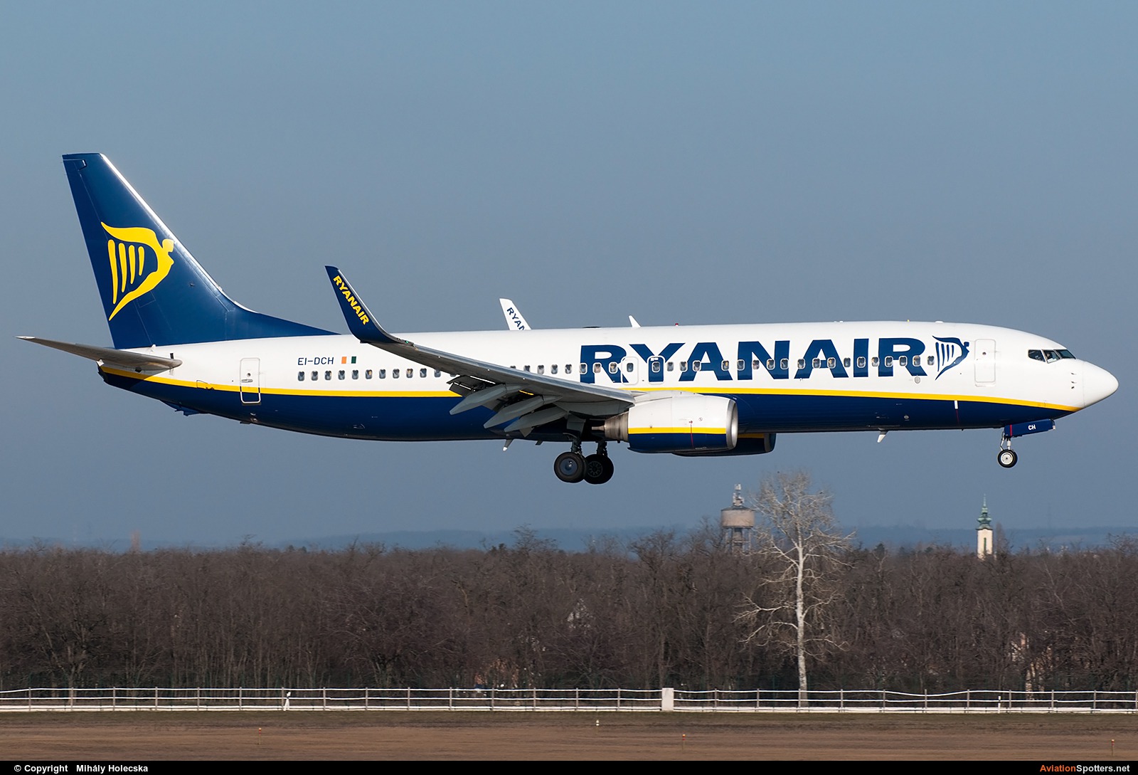 Ryanair  -  737-800 BBJ  (EI-DCH) By Mihály Holecska (Misixx)