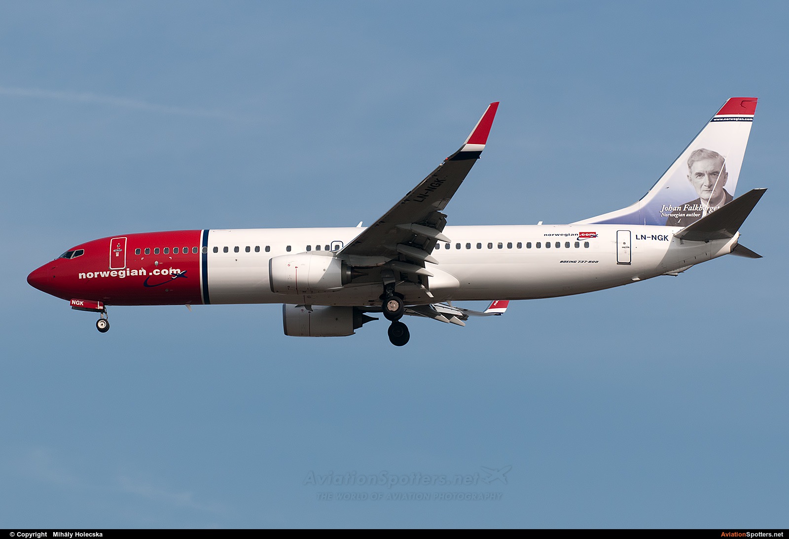 Norwegian Air Shuttle  -  737-800  (LN-NGK) By Mihály Holecska (Misixx)
