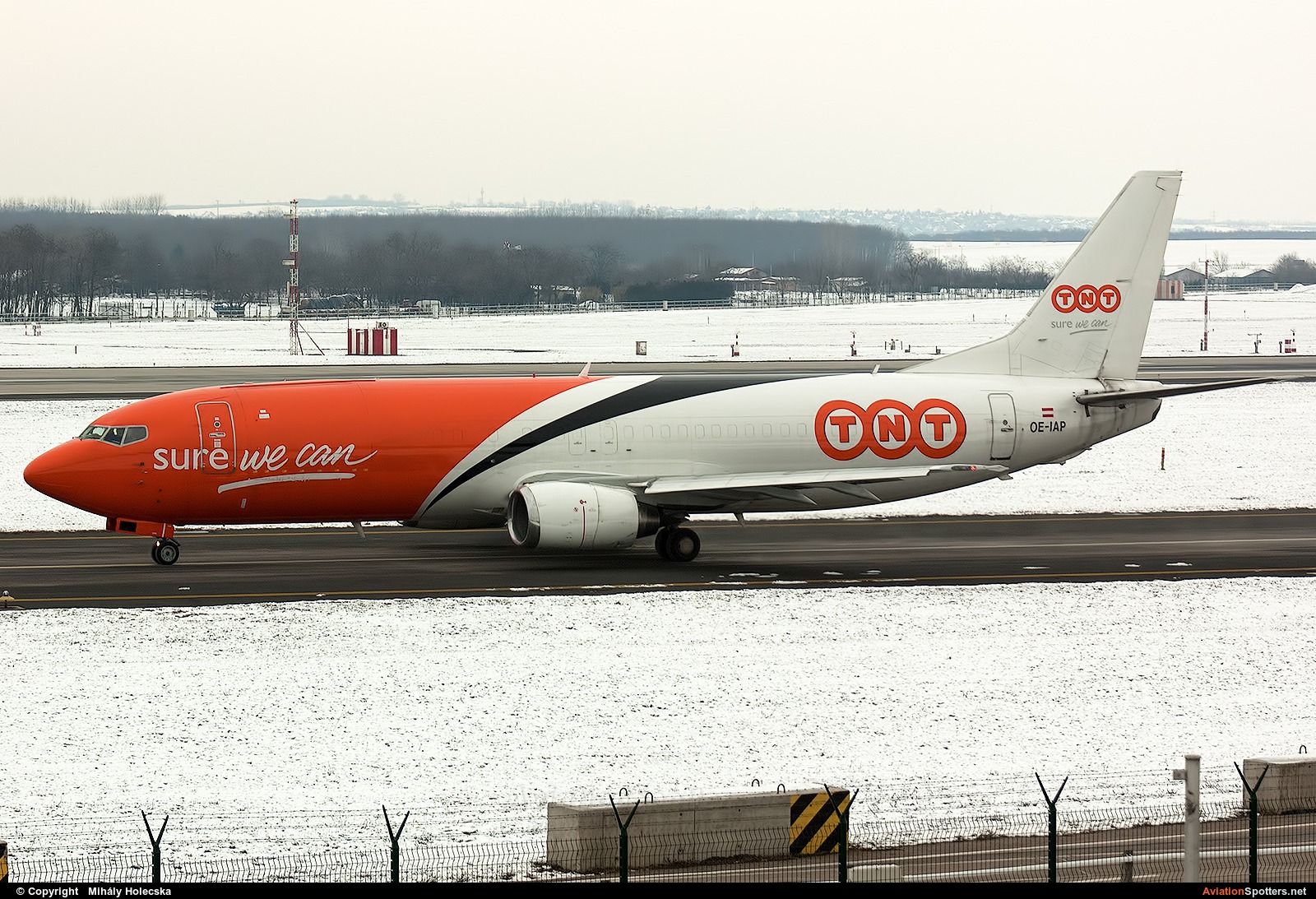 TNT  -  737-400F  (OE-IAP) By Mihály Holecska (Misixx)