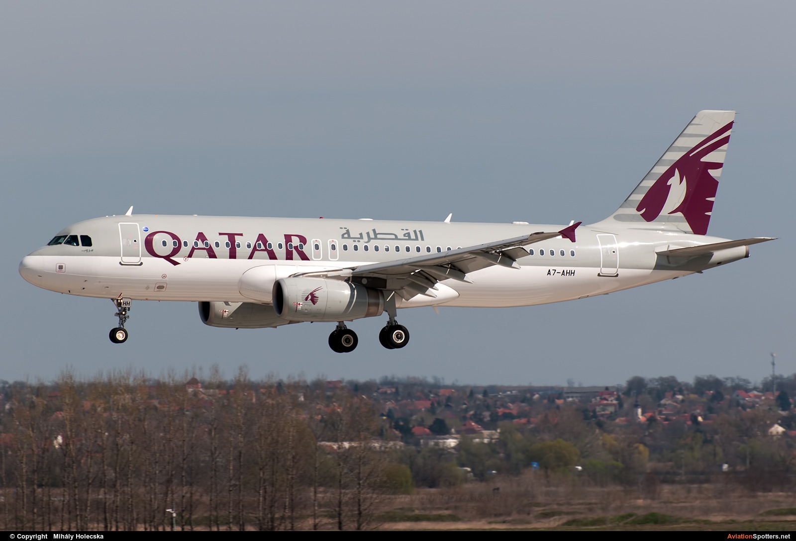Qatar Airways  -  A320-232  (A7-AHH) By Mihály Holecska (Misixx)