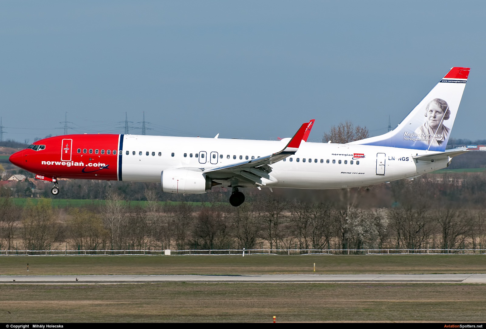 Norwegian Air Shuttle  -  737-800  (LN-NGS) By Mihály Holecska (Misixx)
