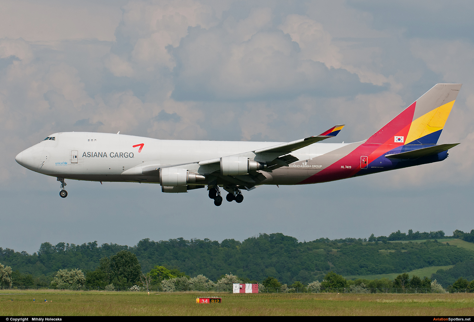 Asiana Cargo  -  747-400F  (HL7419) By Mihály Holecska (Misixx)