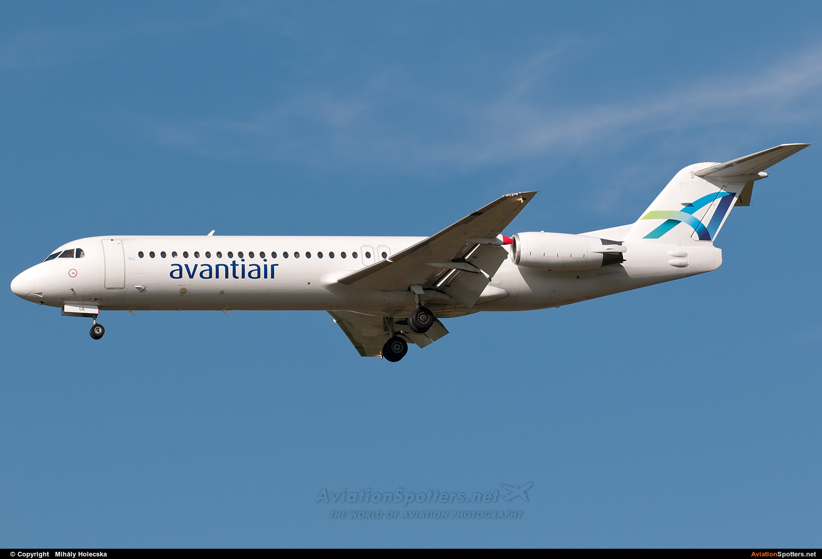 AvantiAir  -  100  (D-AOLG) By Mihály Holecska (Misixx)