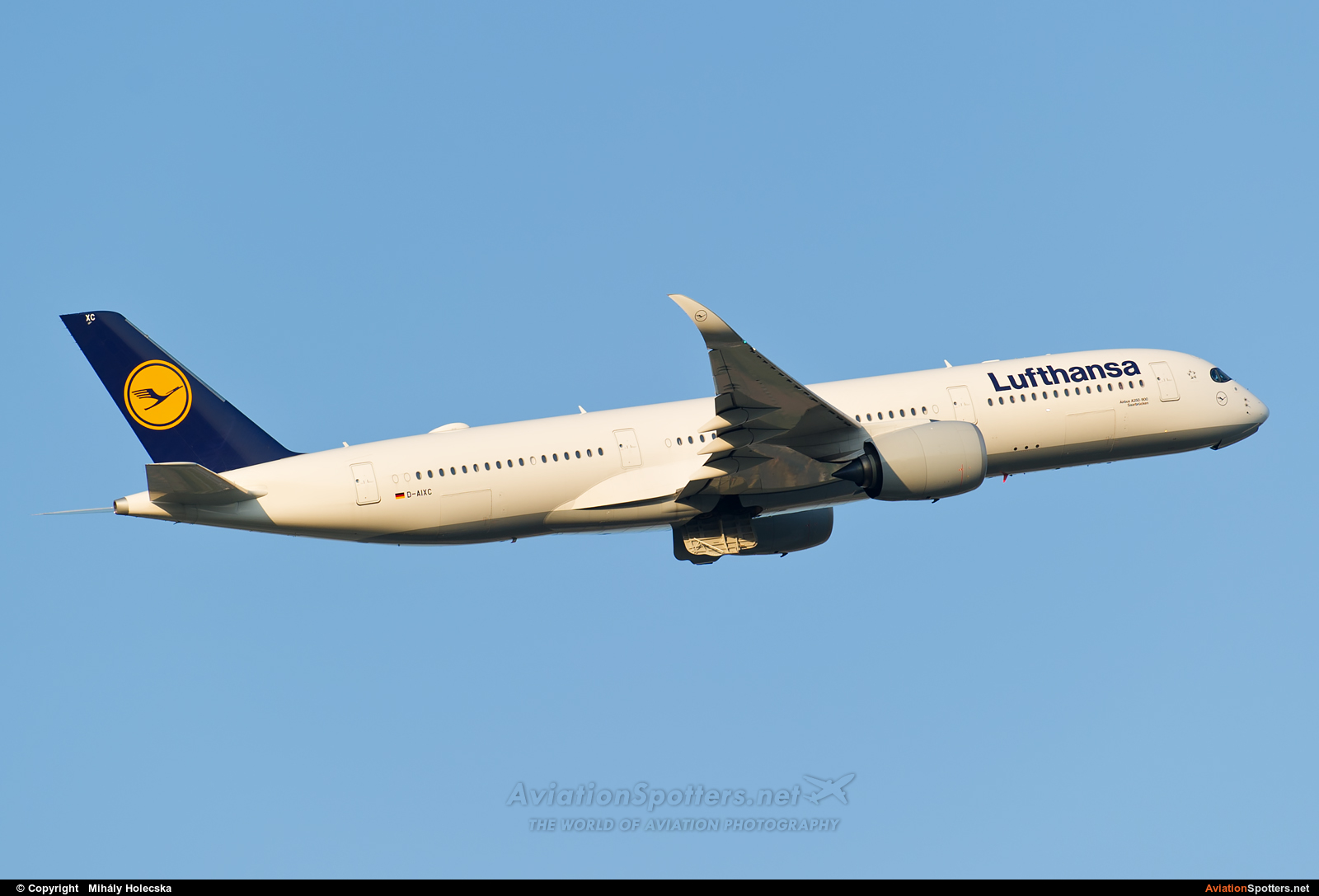Lufthansa  -  A350-900  (D-AIXC) By Mihály Holecska (Misixx)