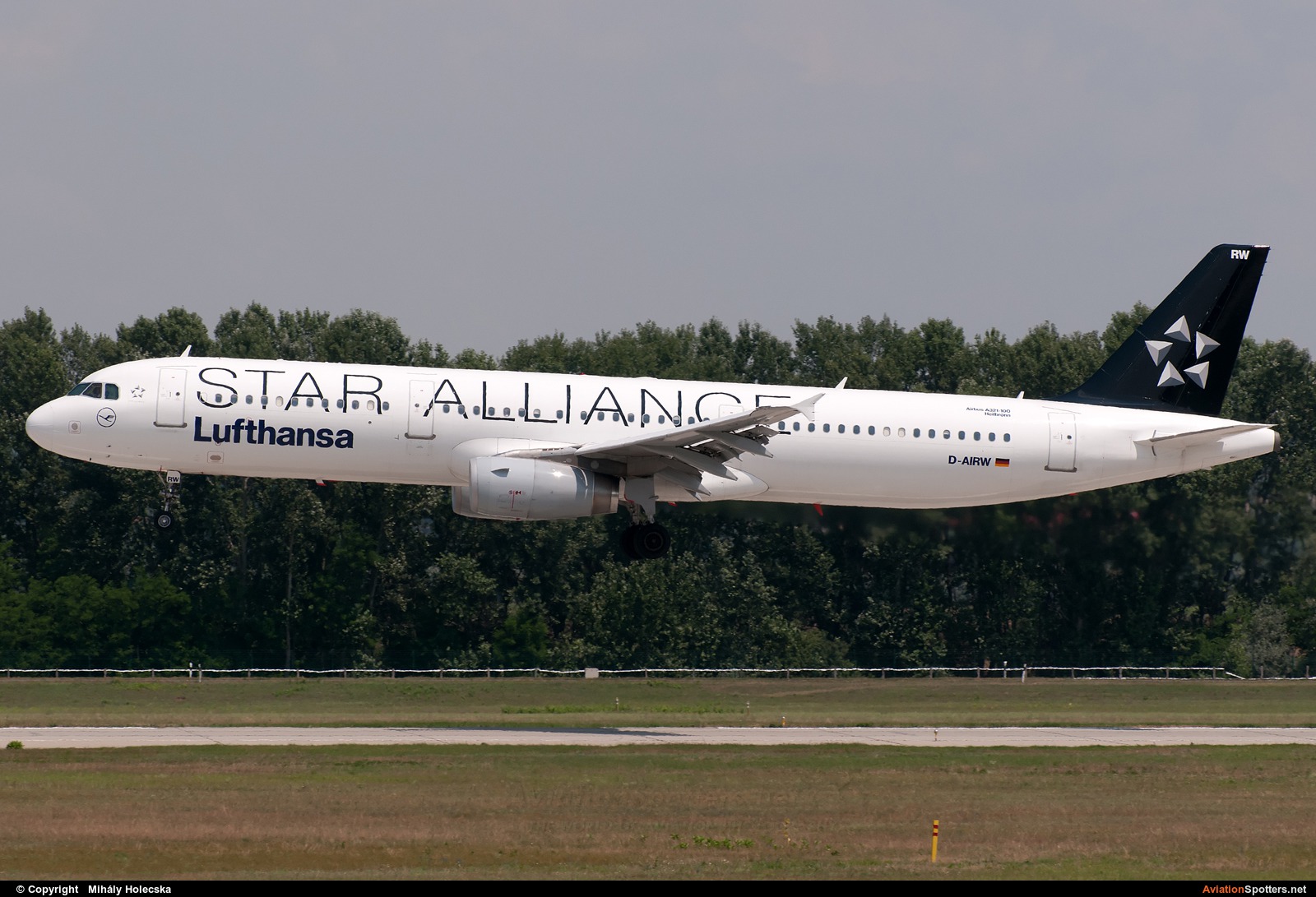 Lufthansa  -  A321  (D-AIRW) By Mihály Holecska (Misixx)