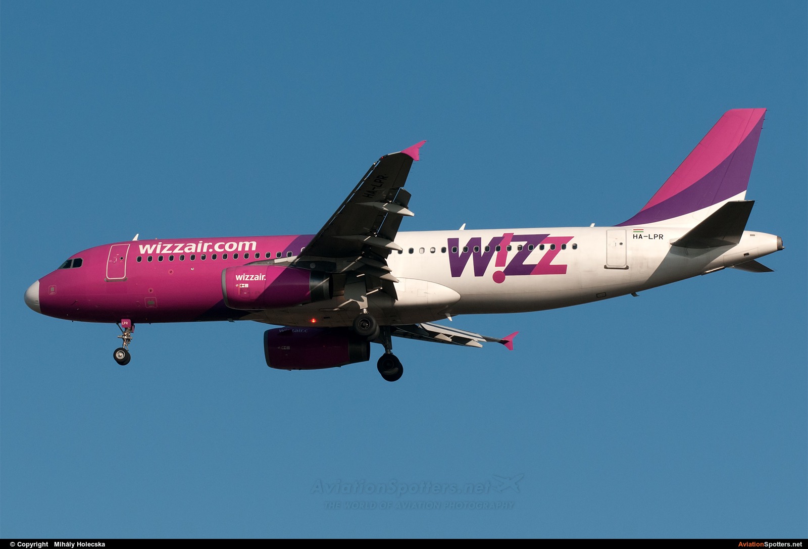 Wizz Air  -  A320  (HA-LPR) By Mihály Holecska (Misixx)