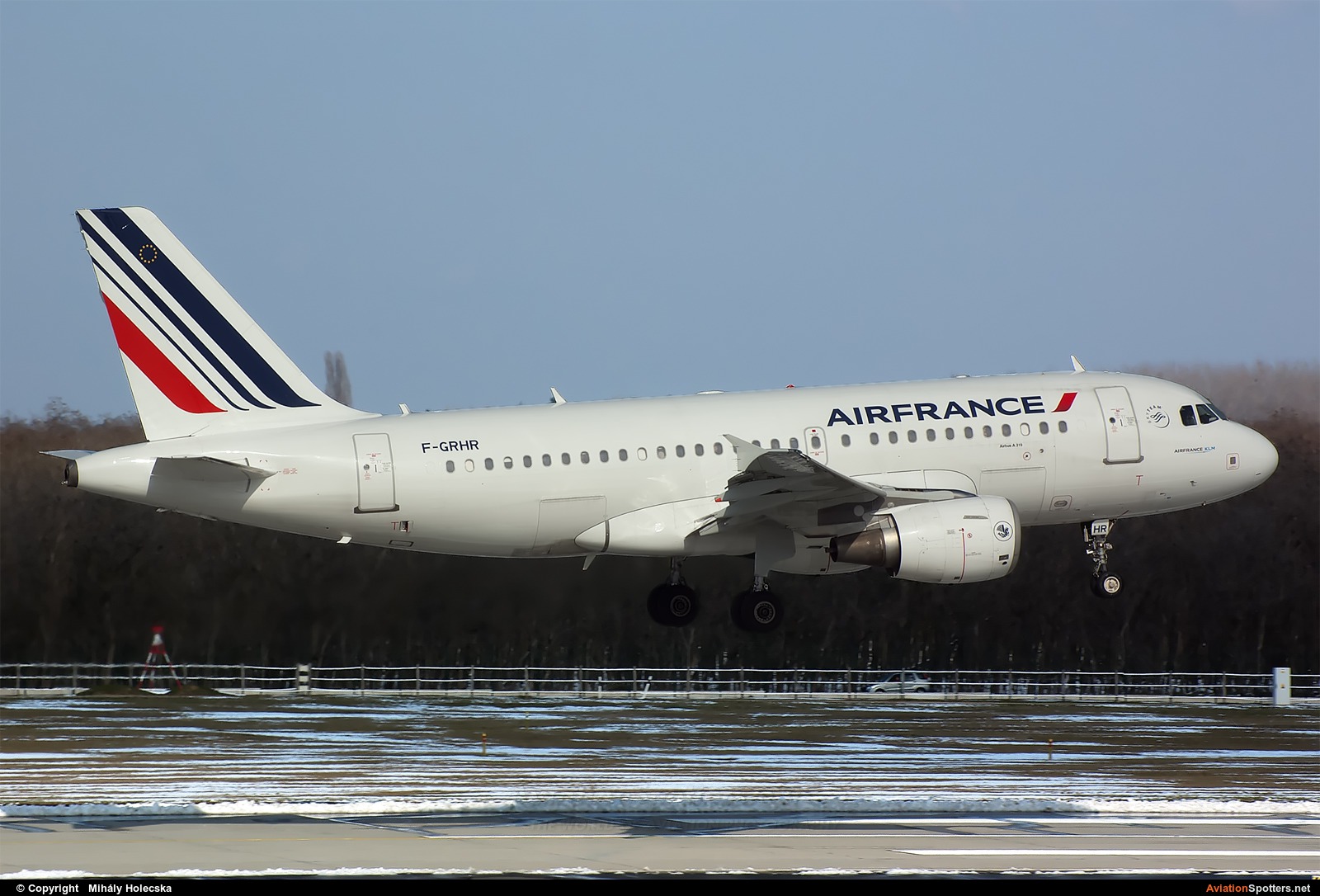 Air France  -  A319-111  (F-GRHR) By Mihály Holecska (Misixx)