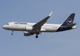 Airbus - A320-214 (D-AIWE) - Roodkop