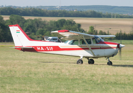 Cessna - 172 Skyhawk (all models except RG) (HA-SJF) - Roodkop