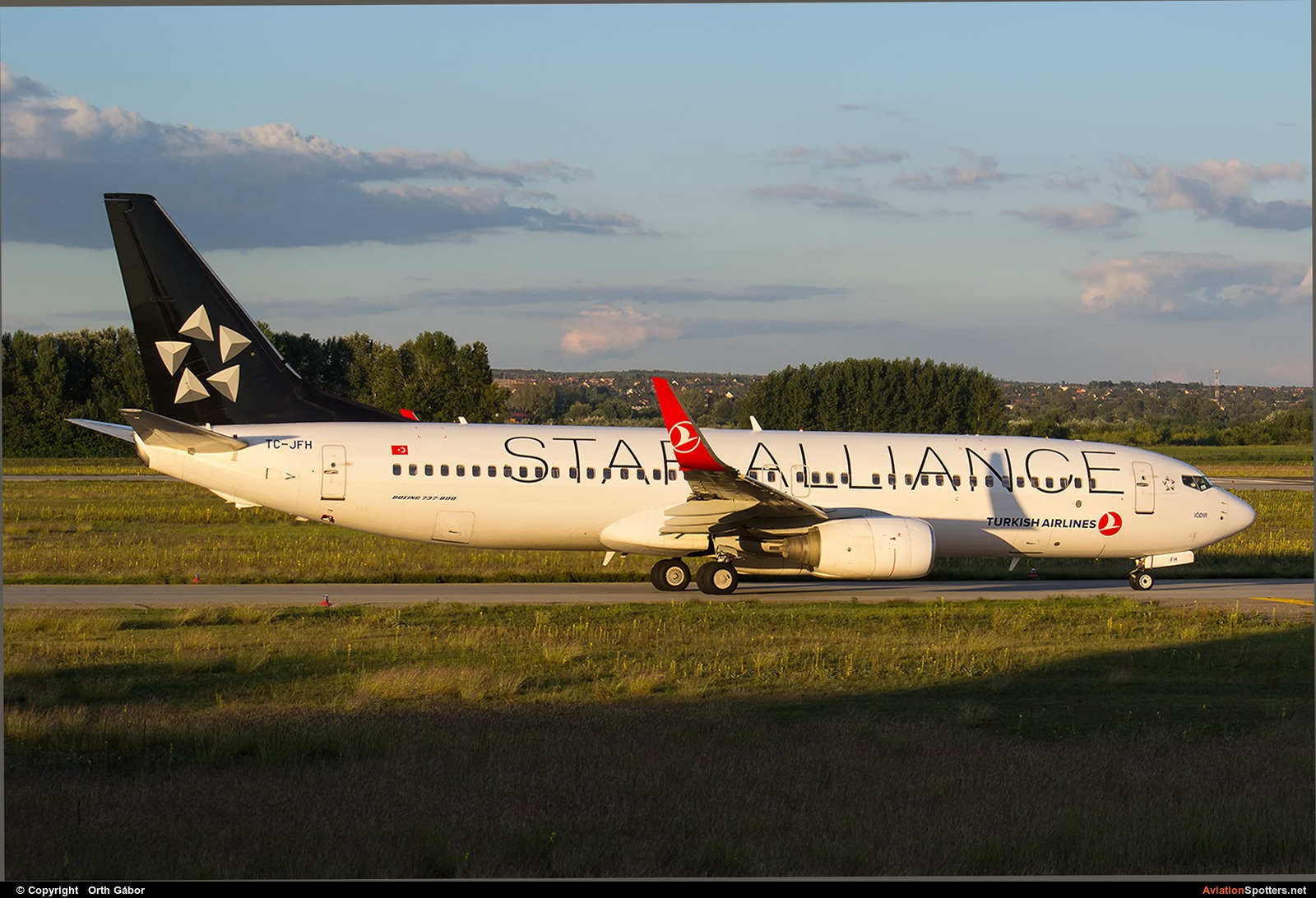 Turkish Airlines  -  737-800  (TC-JFH) By Orth Gábor (Roodkop)