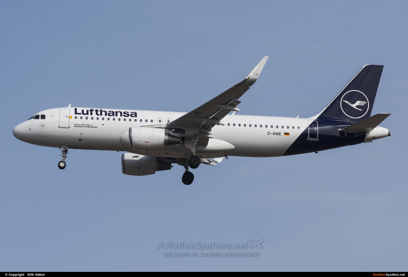 Lufthansa  -  A320-214  (D-AIWE) By Orth Gábor (Roodkop)