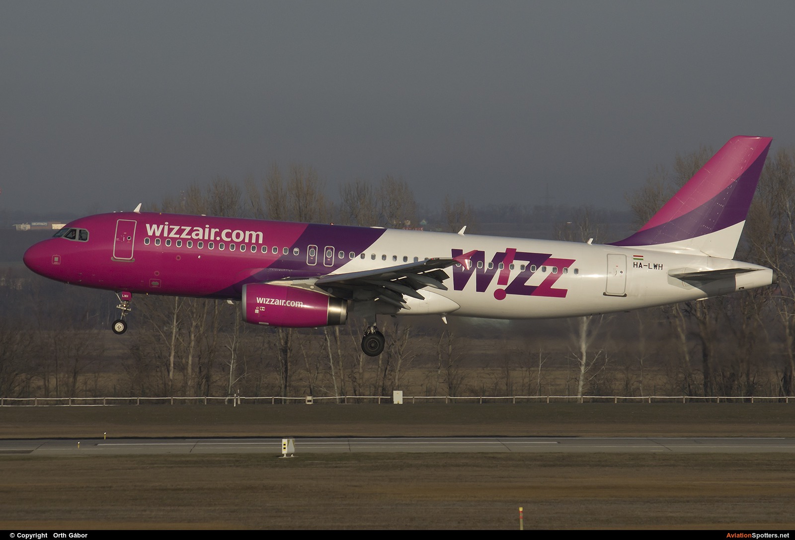 Wizz Air  -  A320-232  (HA-LWH) By Orth Gábor (Roodkop)