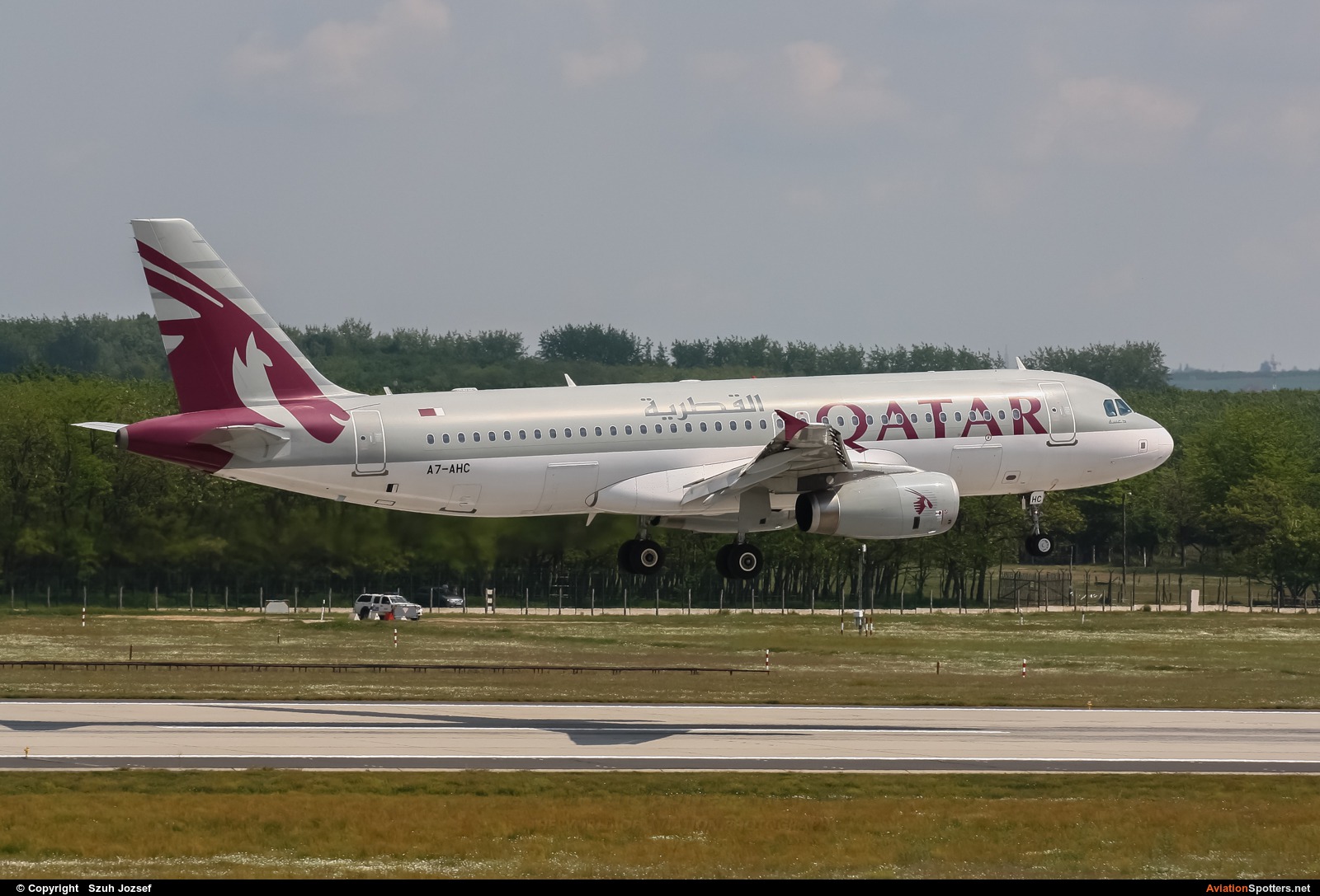 Qatar Airways  -  A320  (A7-AHC) By Szuh Jozsef (szuh jozsef)
