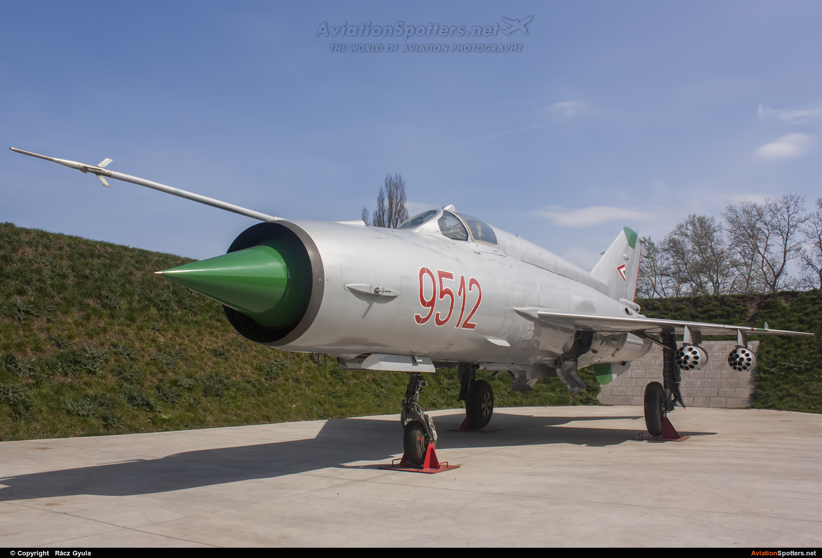 Hungary - Air Force  -  MiG-21MF  (9512) By Rácz Gyula (Spawn)