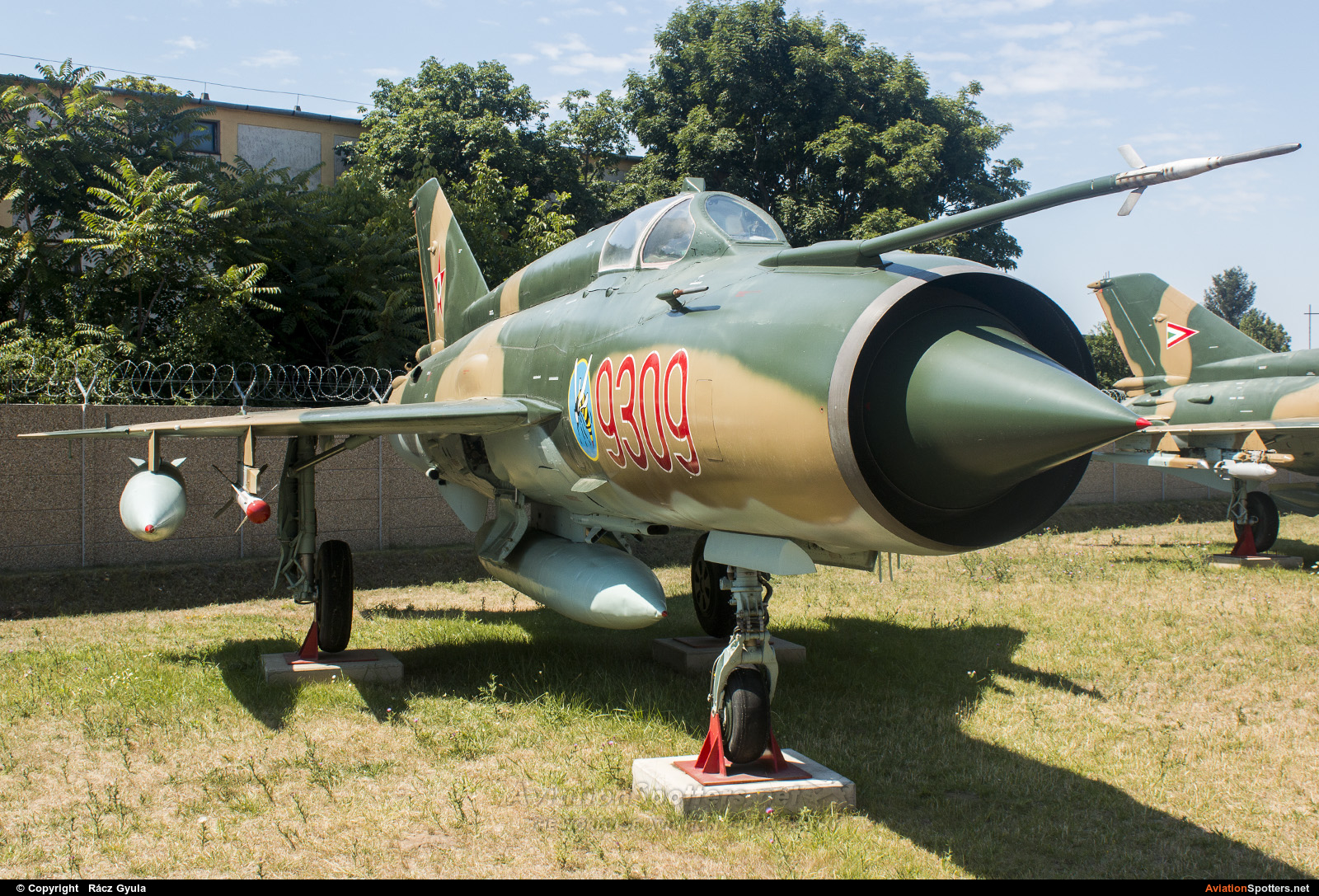 Hungary - Air Force  -  MiG-21MF  (9309) By Rácz Gyula (Spawn)