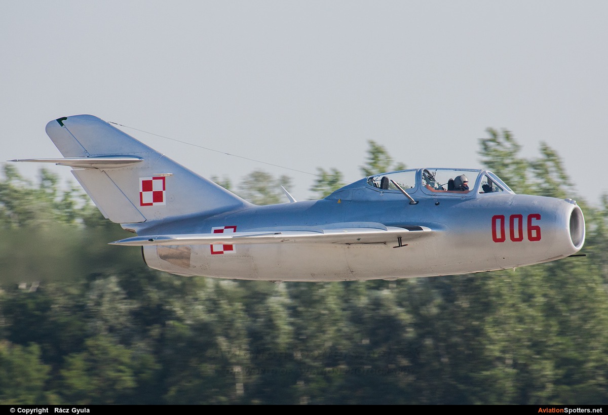 Private  -  MiG-15 UTI  (SP-YNZ) By Rácz Gyula (Spawn)