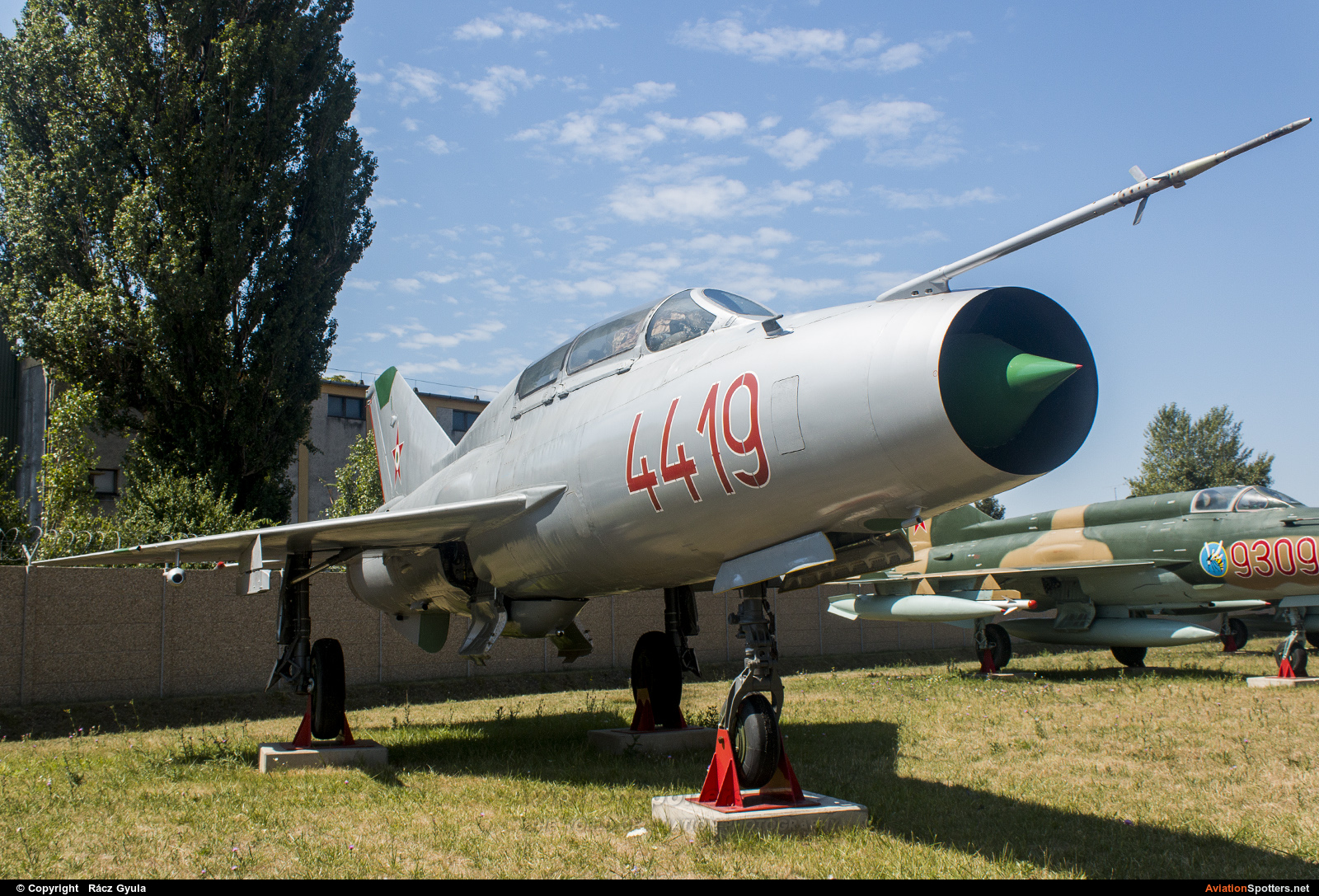 Hungary - Air Force  -  MiG-21U  (4419) By Rácz Gyula (Spawn)
