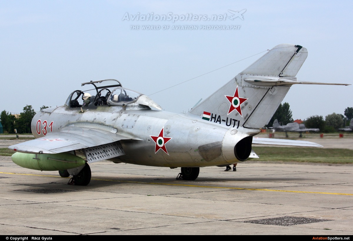 Private  -  MiG-15 UTI  (HA-UTI) By Rácz Gyula (Spawn)