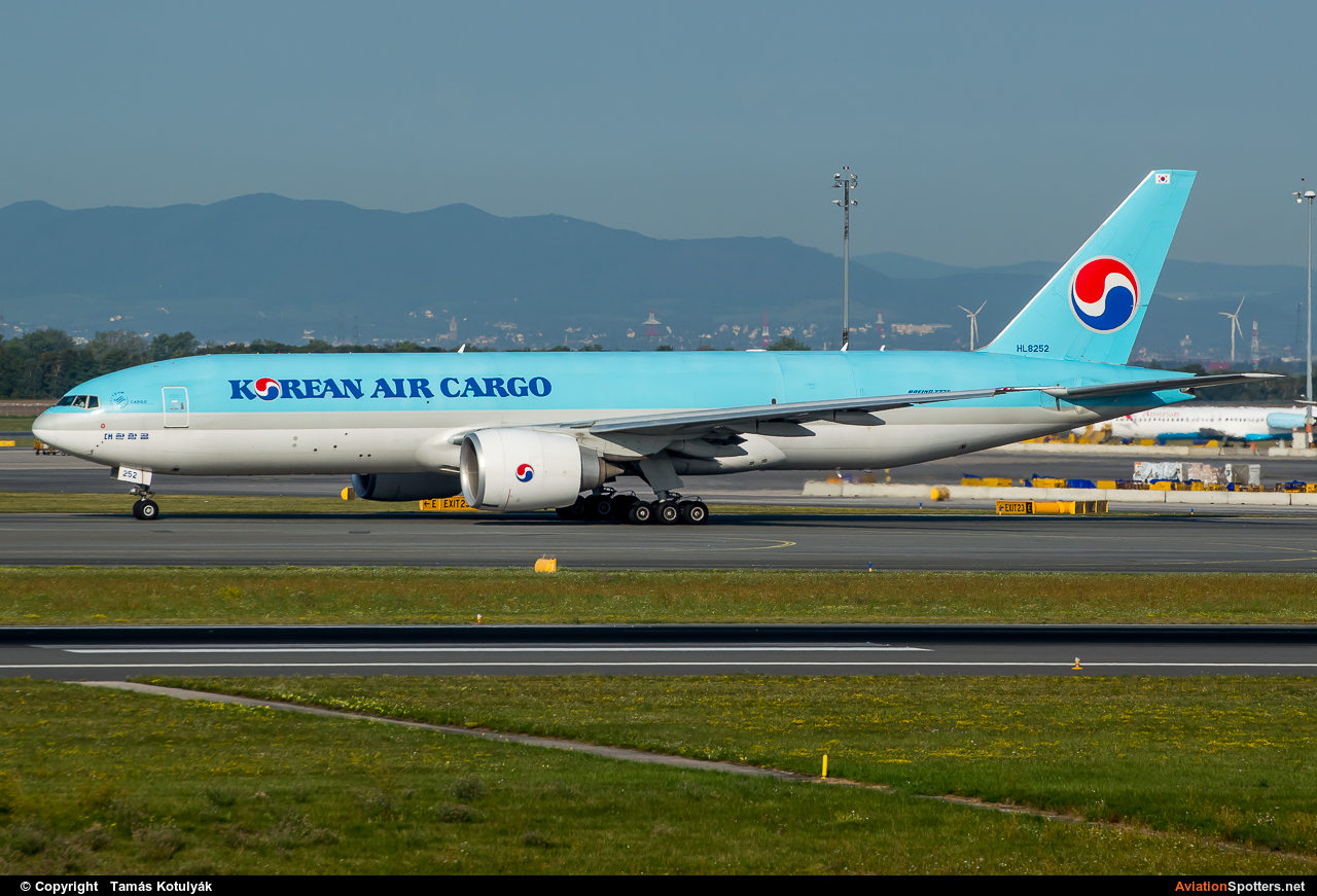 Korean Air Cargo  -  777-F1B  (HL8252) By Tamás Kotulyák (TAmas)