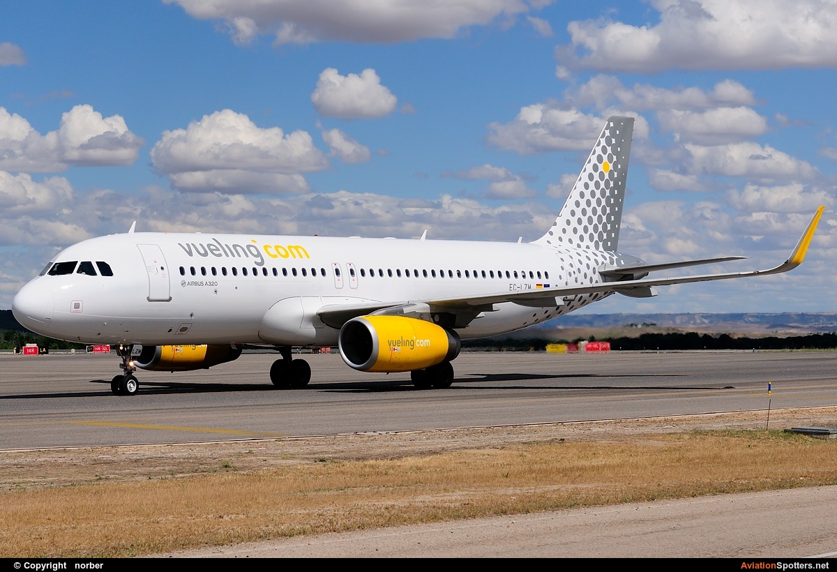 Vueling Airlines  -  A320-232  (EC-LZM) By norber (norber)